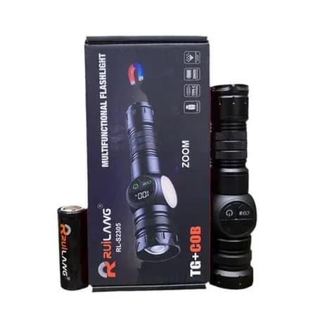 Multifunctional zoom flashlight